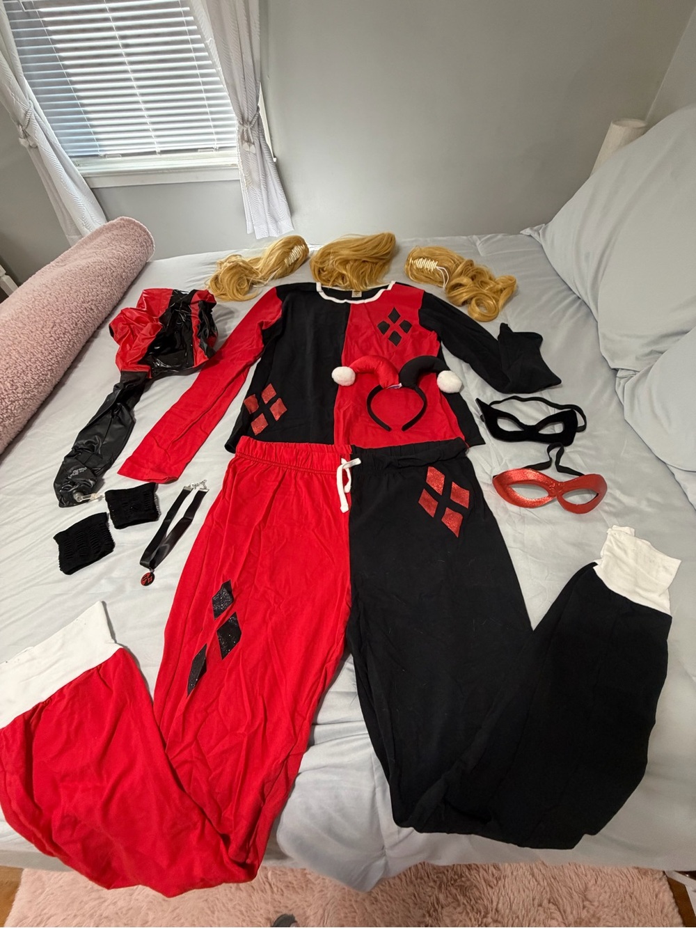 DC Comics Red & Black Harley-Quinn Women’s Costume Set
